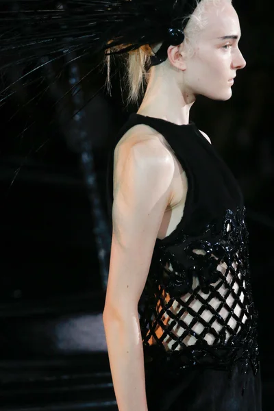 Look 10